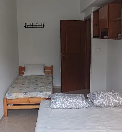 Despoina With Garden Apartment
